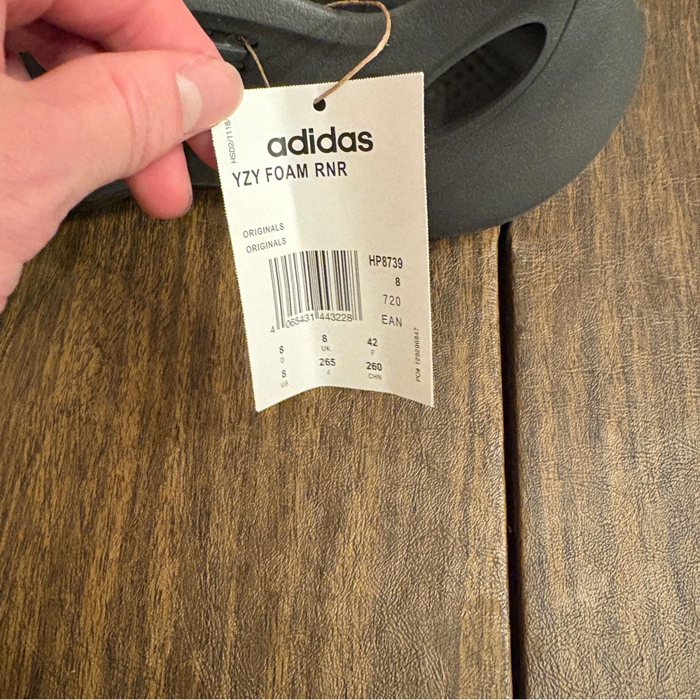 Yeezy Foam RNR - Picture 3 of 3